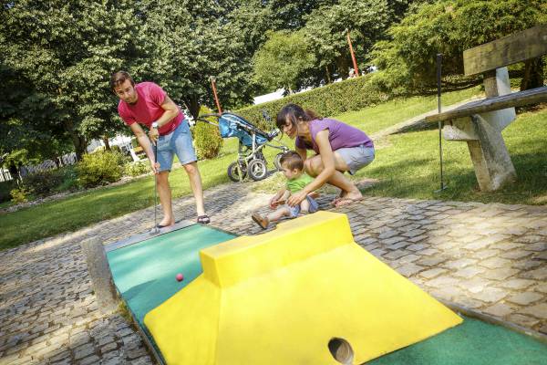 minigolf-w600 Burchtmuseum van Logne